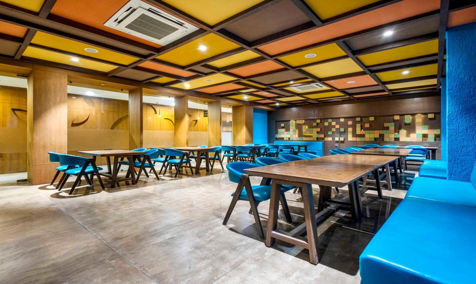 Treebo Blue Moon Hotel Gandhinagar Exterior photo