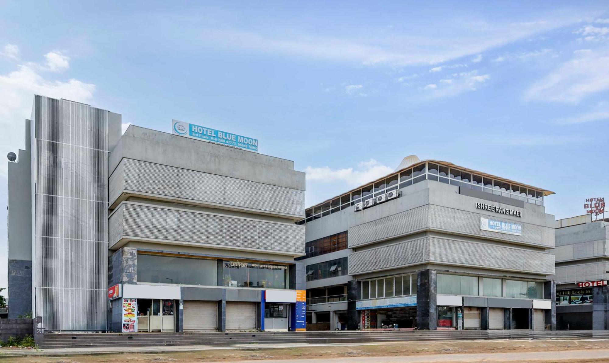 Treebo Blue Moon Hotel Gandhinagar Exterior photo
